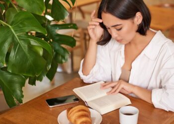 6 Must-Reads to Lead with Impact this Women’s History Month