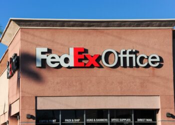 Amazon back together with FedEx to expand free returns options