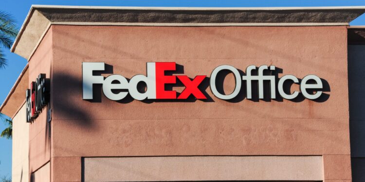 Amazon back together with FedEx to expand free returns options