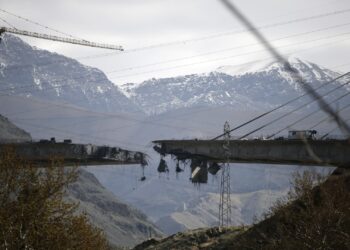 Trump threatens to destroy Iranian infrastructure