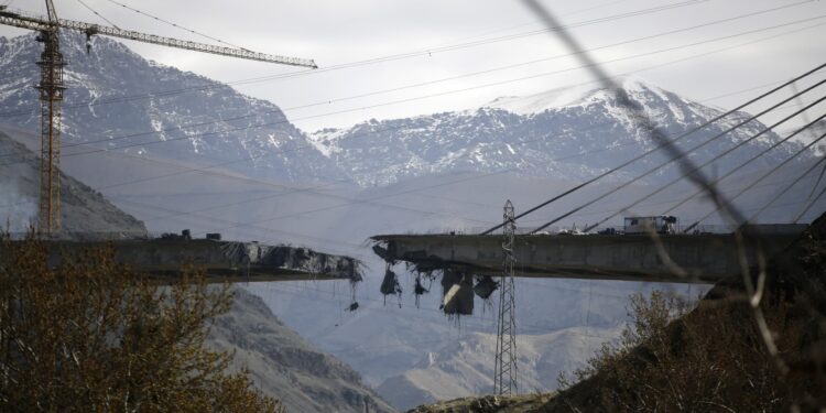 Trump threatens to destroy Iranian infrastructure