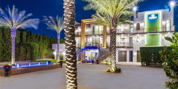 $25 Million Islamorada Party Palace Has Private Baccarat Ballroom