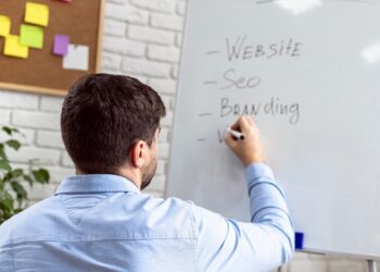 How Small Businesses Can Build a Reliable Team Without Increasing Headcount?