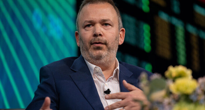 Blue Owl investors shun cut-price exit offer from Boaz Weinstein