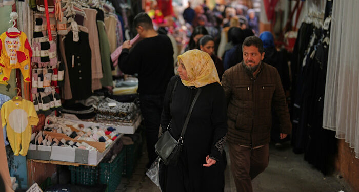 IMF warns of emerging markets’ exposure to ‘flighty’ hedge funds