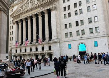 Vulture funds circle private equity