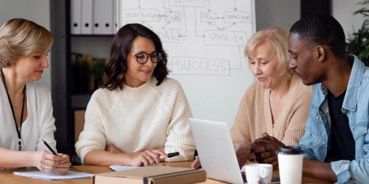 17 Ways to Maintain Team Morale During Difficult Startup Periods