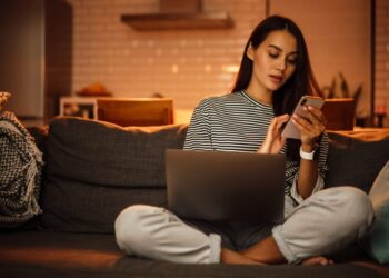 16 Best Nighttime Side Hustles To Make Extra Money