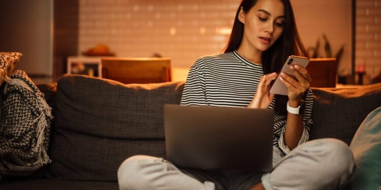 16 Best Nighttime Side Hustles To Make Extra Money