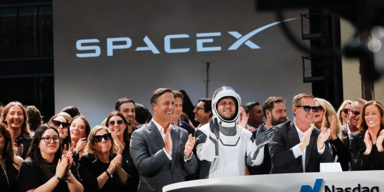 SpaceX makes bond sale days after record IPO, discloses cash pile