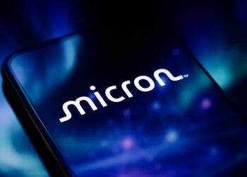 Micron sinks as it looks to wrap a whipsaw week of trading