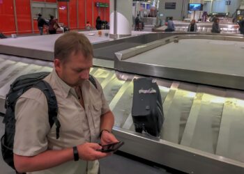 Airport Luggage Tag Scam: Protect Checked Bags in 2026