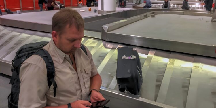 Airport Luggage Tag Scam: Protect Checked Bags in 2026