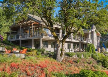 $4 Million Oregon Estate Starred in the Bruce Willis Movie ‘Bandits’