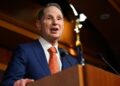 Sen. Wyden introduces bill to curb Trump’s tariff powers