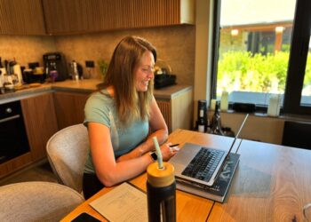 From Freelancing to Employed: New Career Paths for Digital Nomads