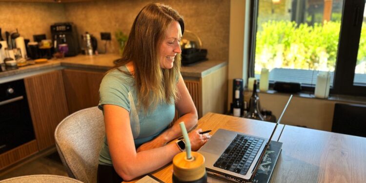 From Freelancing to Employed: New Career Paths for Digital Nomads