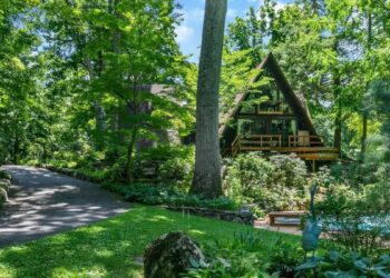 ‘Magical’ New York A-Frame Comes With Secret Gardens and Walls of Glass