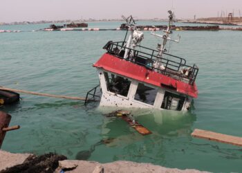 Houthi attack kills six in first death in Red Sea since Iran war began