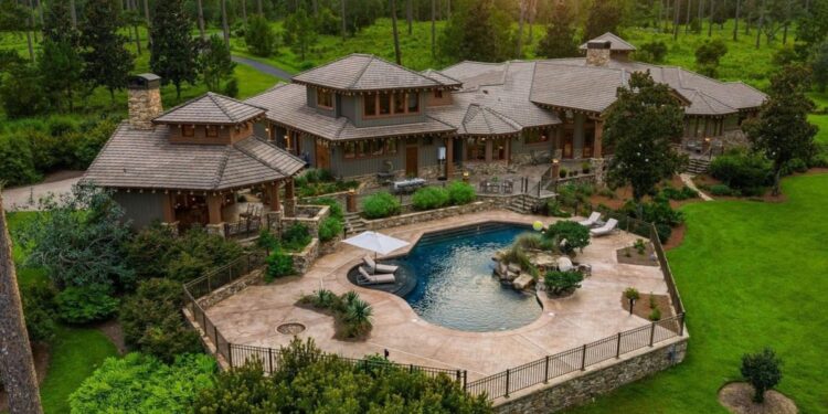 $9.6 Million Florida Estate Has Its Own Private Baseball Field