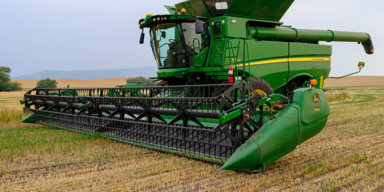 Deere grows sales, revenue in Q3, benefiting from tariff refunds