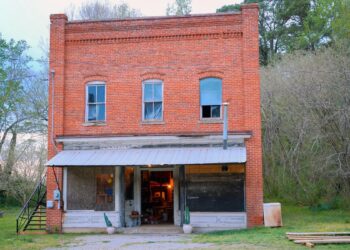 ‘I’m Renovating a Historic Abandoned Store into the Homestead of My Dreams’