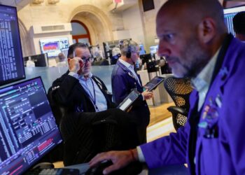 U.S. Treasurys pressure eases after 30-year yield hits post-2002 high