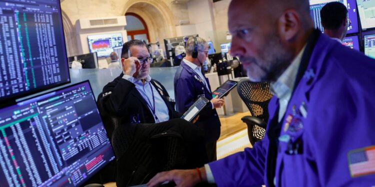 U.S. Treasurys pressure eases after 30-year yield hits post-2002 high
