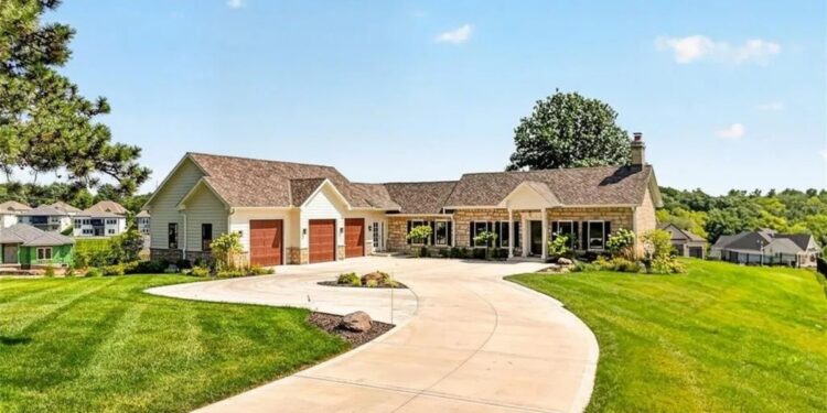 Historic 1865 Kansas Estate Featured on HGTV’s ‘Bargain Mansions’ Hits the Market for $1.35 Million