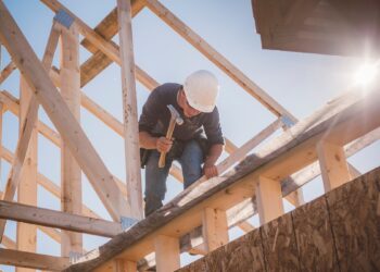 Homebuilder Confidence Plunges to 14-Year Low as Mortgage Rates Soar