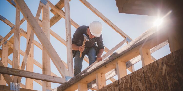 Homebuilder Confidence Plunges to 14-Year Low as Mortgage Rates Soar