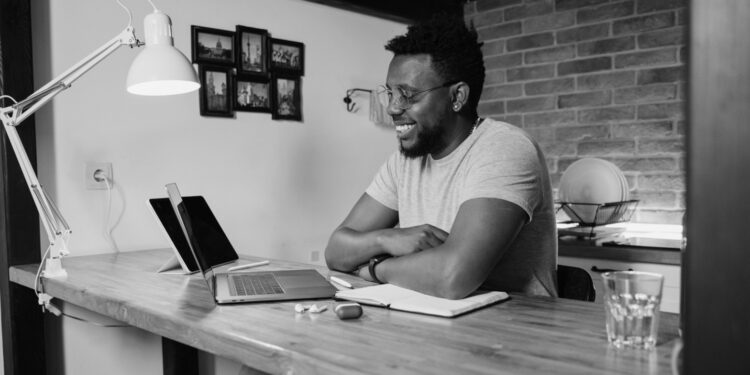 ChatGPT Project Management: How to Use It (Free Prompts)