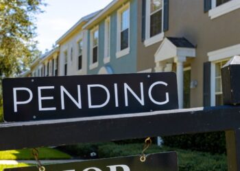 Pending Home Sales Plunge 7.3% in Troubling Sign for Fall Housing Market