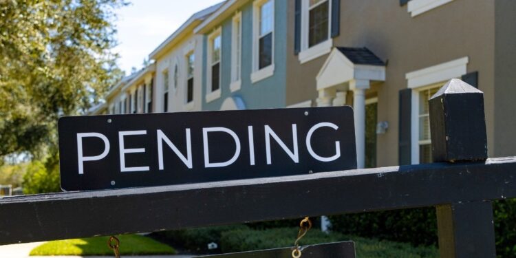Pending Home Sales Plunge 7.3% in Troubling Sign for Fall Housing Market