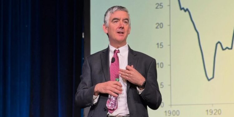Mortgage Rates to Remain above 7% Through 2027, Economist Forecasts