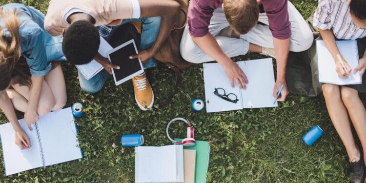 14 Money-Saving Tips for College Students