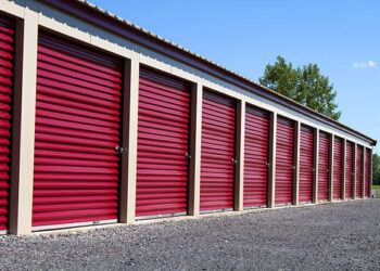 What Is Included in a Professional Garage Door Repair Crew Visit in Houston, TX?